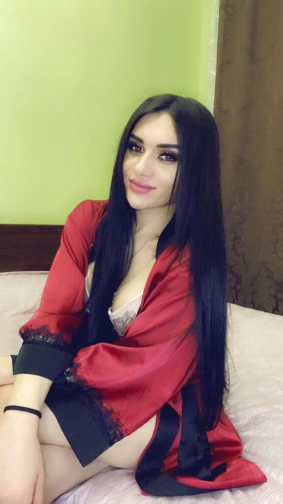 Саунадағы жезөкшелердің әйелдері жасырын камера