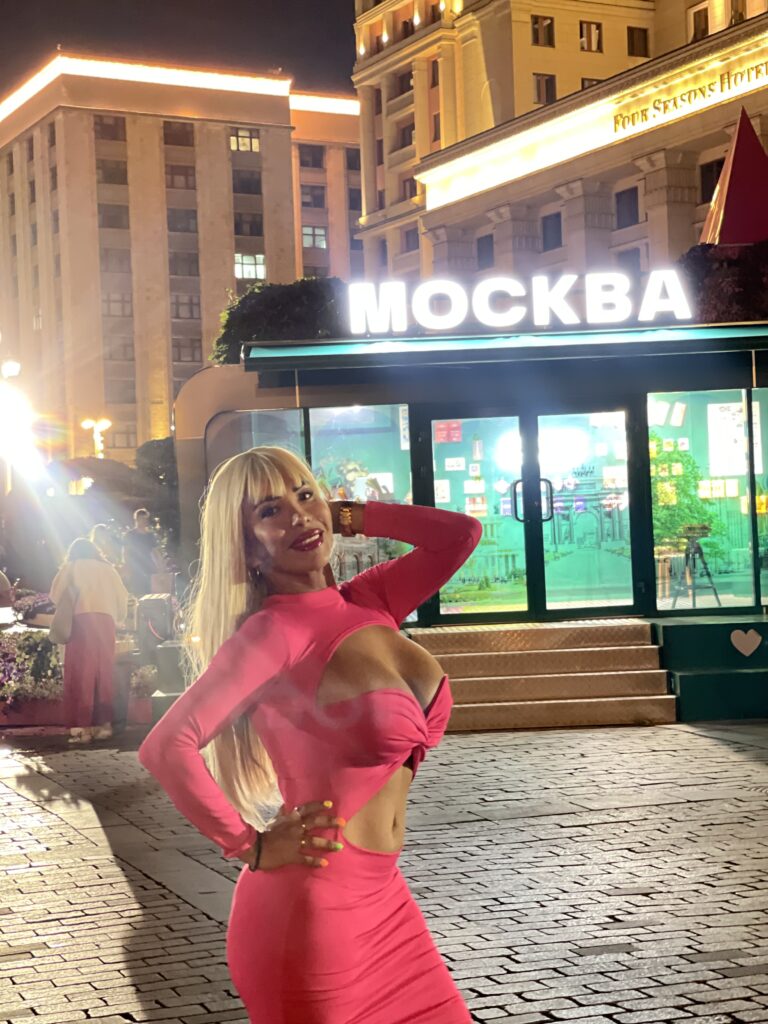 Ақ колготки киген қыздардың құлдығы туралы видео