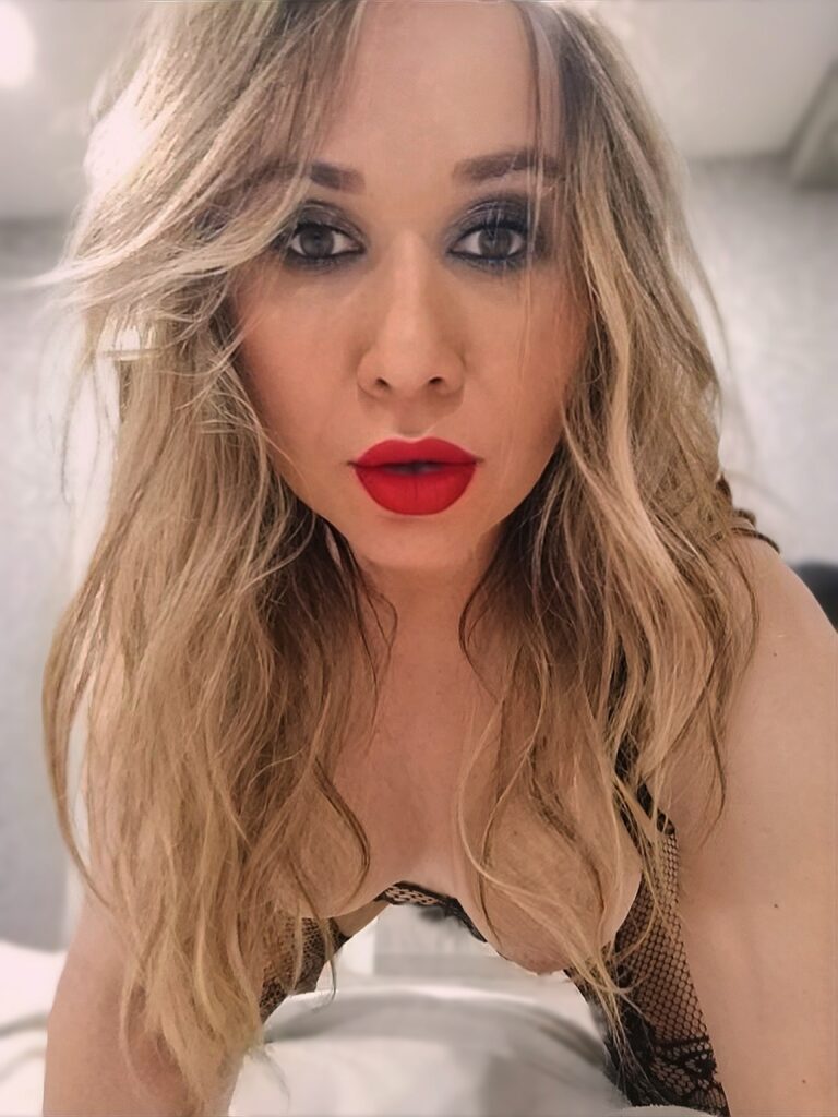 Трансвеститтік латекс киімдері туралы бейне VHS арқылы түсірілген тек орыс порносы